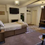 Seaside Flat With Fast Wifi